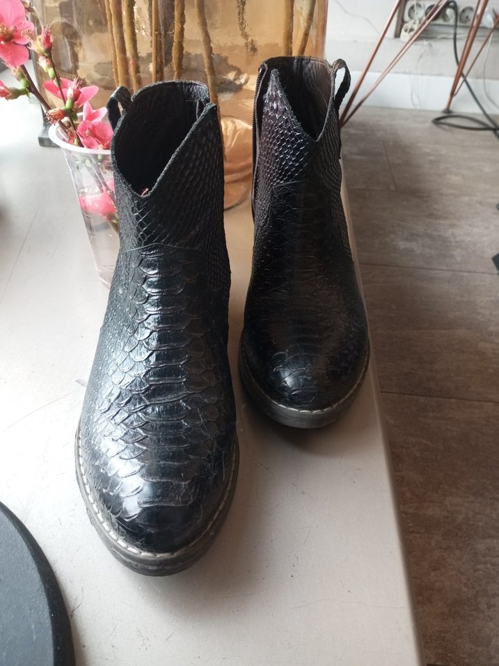 Kahve Yılan Derisi Desenli Kadın Bot - Görsel 4