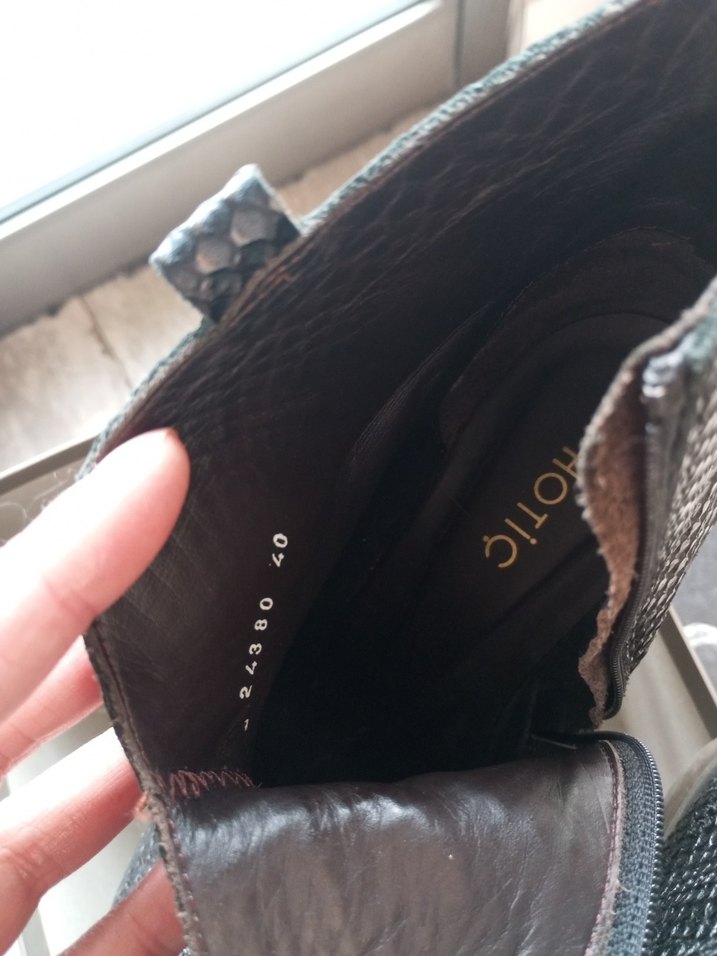 Kahve Yılan Derisi Desenli Kadın Bot - Görsel 3