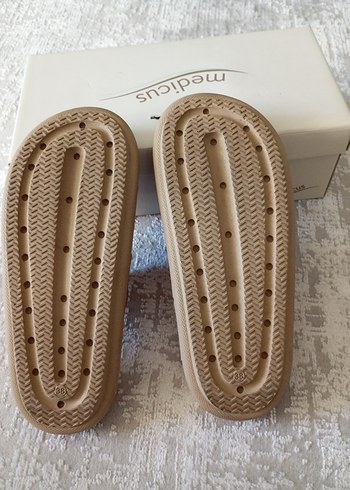 Pembe Süet Tokalı Kadın Terlik - Görsel 6