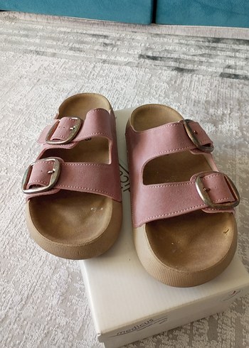 Pembe Süet Tokalı Kadın Terlik - Görsel 2