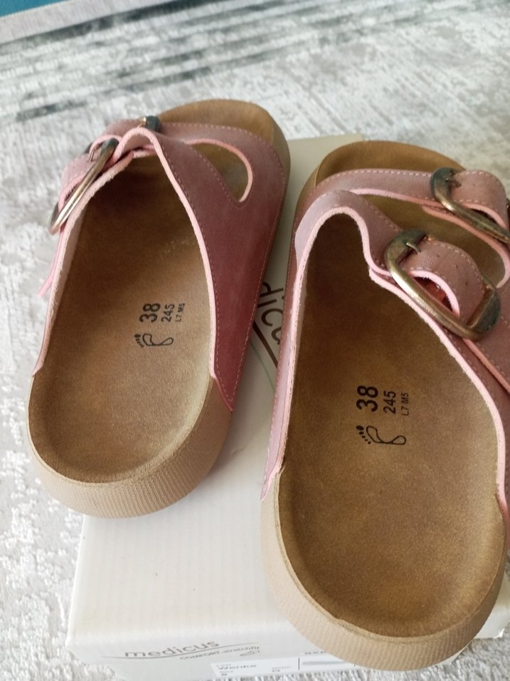 Pembe Süet Tokalı Kadın Terlik - Görsel 3