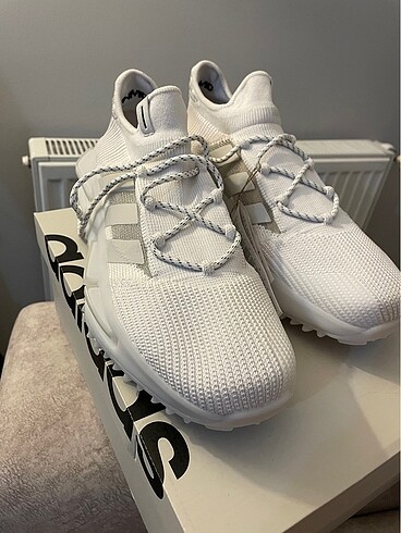 Adidas 47,5 sıfır spor ayakkabı etiketli