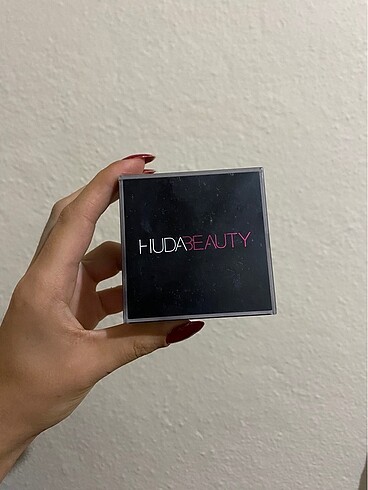 Huda beauty pudra