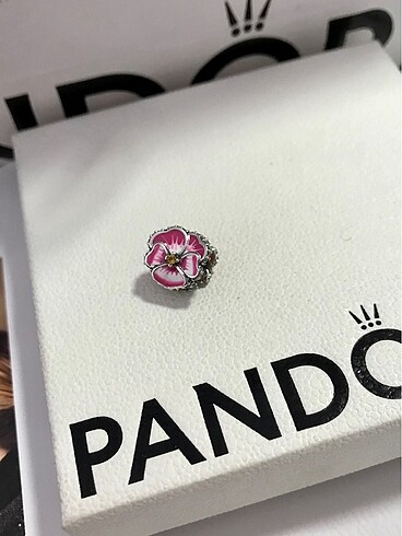 Pandora Pembe Menekşe Charm
