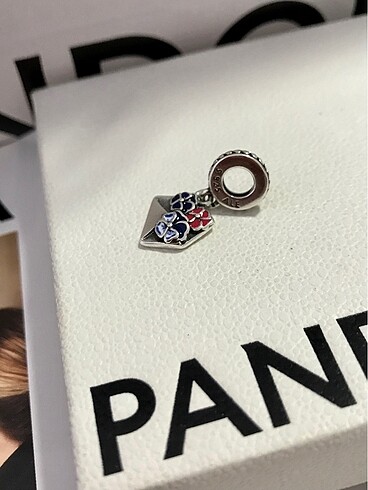 Beden Pandora Menekşe Zarf Charm