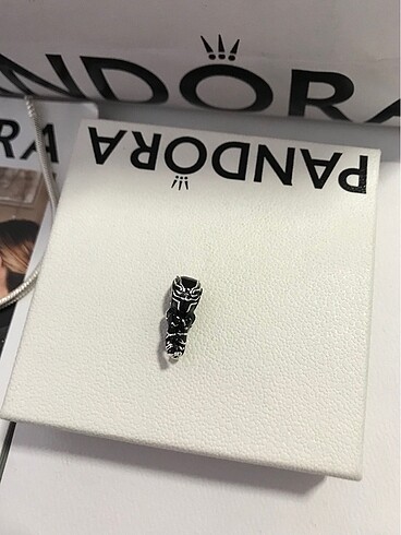Beden Pandora Black Panther Charm