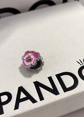 PANDORA PEMBE MENEKŞE SERİSİ