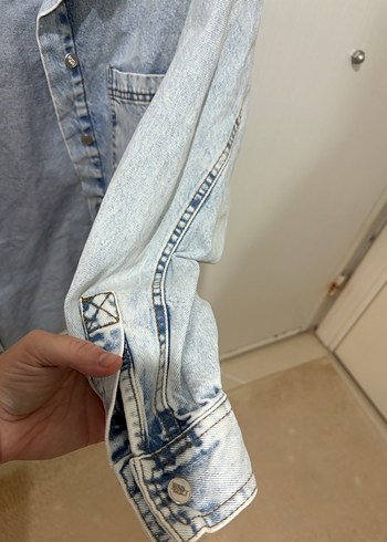 Oversize kalıp yıkamalı Denim gömlek - Görsel 5