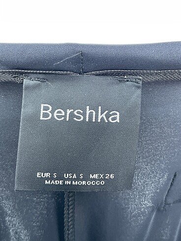 s Beden siyah Renk Bershka Düz Kesim %70 İndirimli.