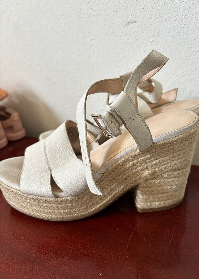 Topuklu sandalet - Görsel 2