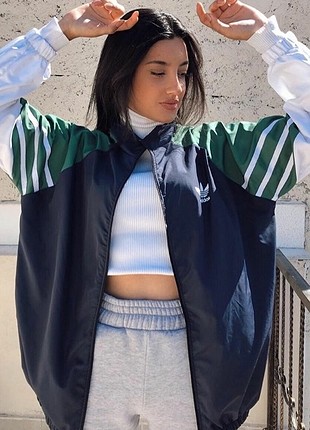 diğer Beden Adidas ceket bütün bedenler mevcuttur