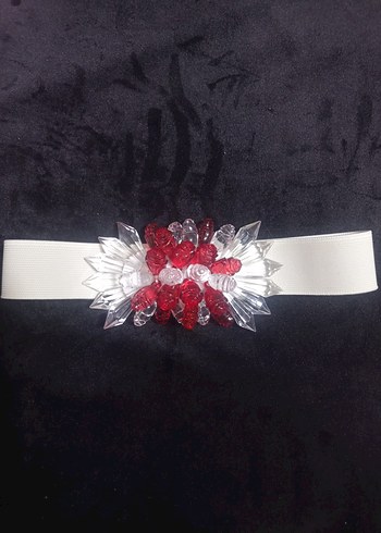 Kırmızı ve Şeffaf Taşlı Bantlı Saç Aksesuarı