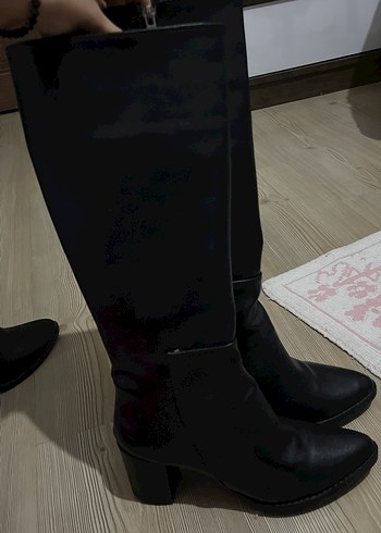 Siyah Deri Tokalı İnce Topuklu Kadın Çizme - Görsel 2