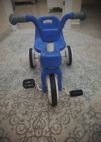 Mavi ve Gri Çocuk Üç Tekerlekli Bisiklet