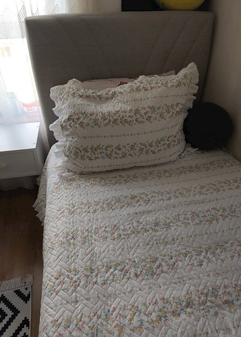 Beden Nakışlı Beyaz Yatak Örtüsü English hom tek kişilik