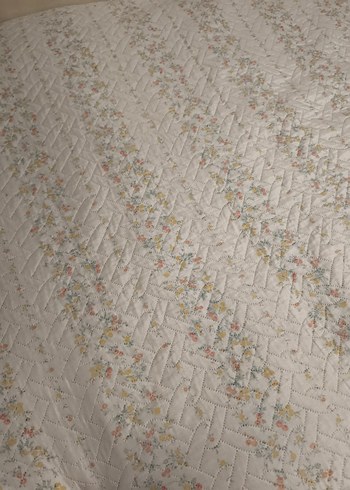 İşlemeli Beyaz Pastel Yatak Örtüsü English hom - Görsel 3