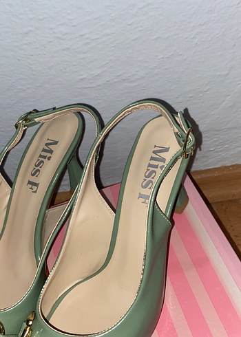 Yeşil Deri Tokalı Blok Topuklu Kadın Ayakkabı - Görsel 4