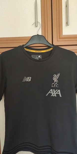 new balance tshirt