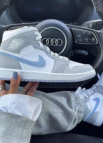 Air Jordan 1 Mid 'Wolf Grey Aluminum