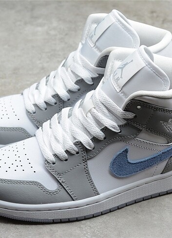 Nike Air Jordan 1 Mid 'Wolf Grey Aluminum