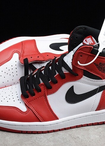 Nike Air Jordan 1 High OG Chicago 