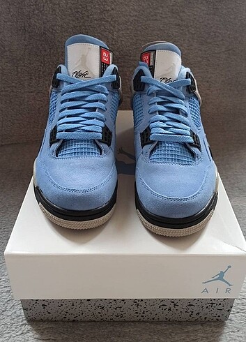 Air Jordan 4 University Blue