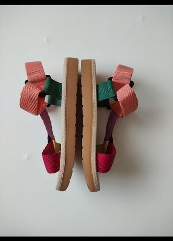 27 Beden Zara Çocuk Çok Renkli Sandalet