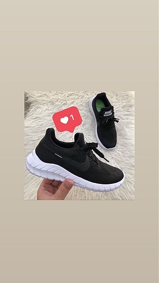 Siyah Nike 710