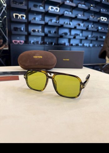 Tom Ford Parlak Kahverengi Kadın Sokak Stili Gözlük