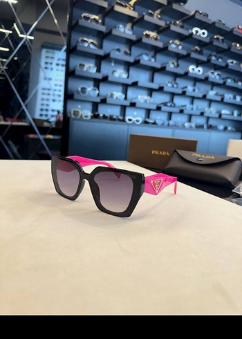 Prada Parlak Pembe Kadın Güneş Gözlüğü