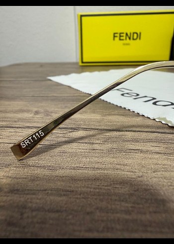 Şeffaf Bej Minimalist Kadın Güneş Gözlüğü - Görsel 5