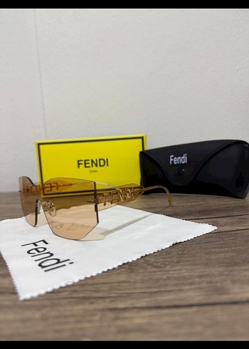 Şeffaf Bej Minimalist Kadın Güneş Gözlüğü - Görsel 2