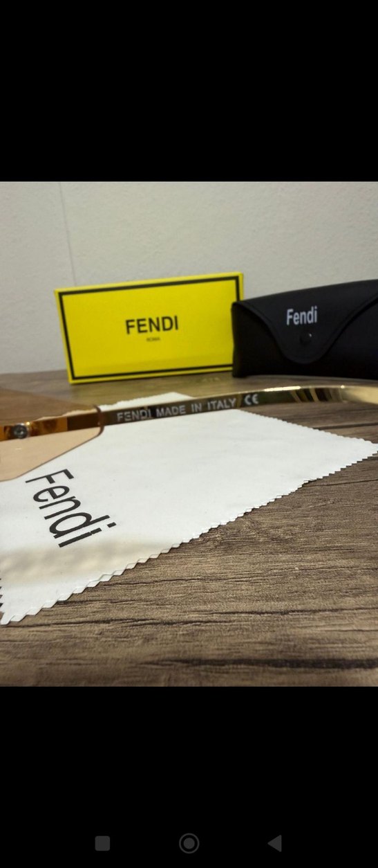 Şeffaf Bej Minimalist Kadın Güneş Gözlüğü - Görsel 4