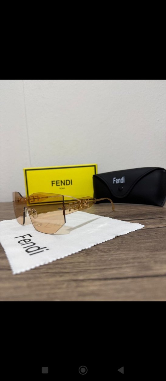 Şeffaf Bej Minimalist Kadın Güneş Gözlüğü - Görsel 2