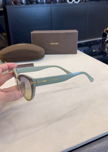 Klasik Şeffaf Gri Kadın Güneş Gözlüğü - Görsel 3