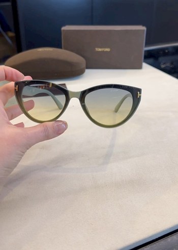 Klasik Şeffaf Gri Kadın Güneş Gözlüğü - Görsel 2