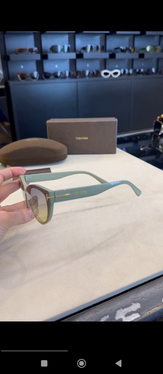 Klasik Şeffaf Gri Kadın Güneş Gözlüğü - Görsel 3