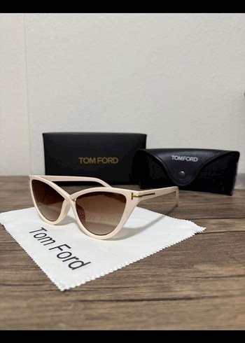 Şeffaf Bej Klasik Kadın Güneş Gözlüğü - Görsel 2