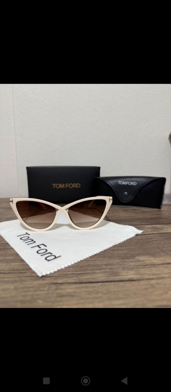 Şeffaf Bej Klasik Kadın Güneş Gözlüğü - Görsel 3