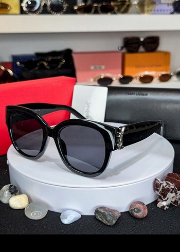 Parlak Siyah Kadın Klasik Güneş Gözlüğü - Görsel 2