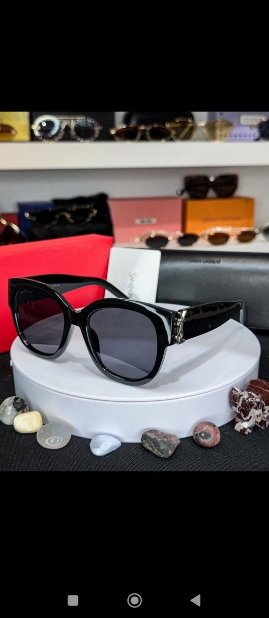 Parlak Siyah Kadın Klasik Güneş Gözlüğü - Görsel 2