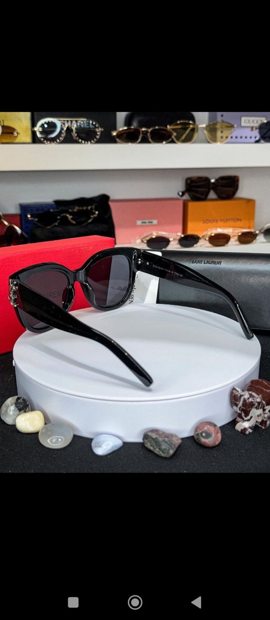 Parlak Siyah Kadın Klasik Güneş Gözlüğü - Görsel 3