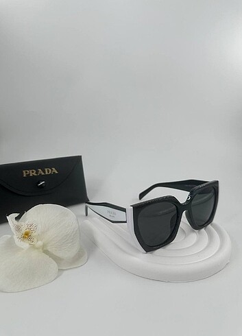 Prada Prada güneş gözlüğü