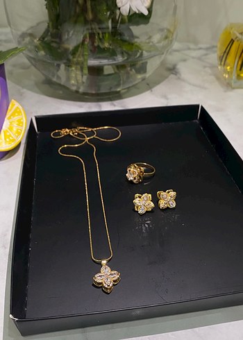 Altın Renkli Çiçek Desenli Kadın Takı Seti - Görsel 2