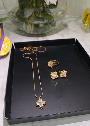 Altın Renkli Çiçek Desenli Kadın Takı Seti - Görsel 3