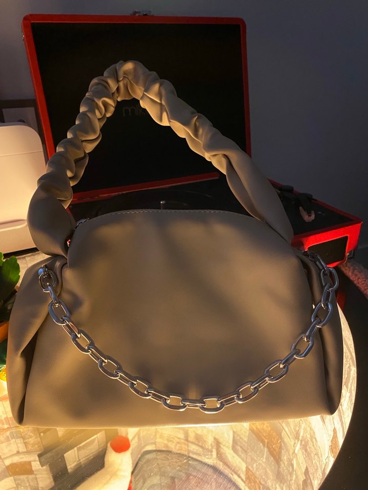 Az Kullanılmış Bej Zincir Detaylı Şık El Çantası - Görsel 3