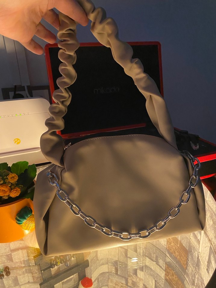 Az Kullanılmış Bej Zincir Detaylı Şık El Çantası - Görsel 5