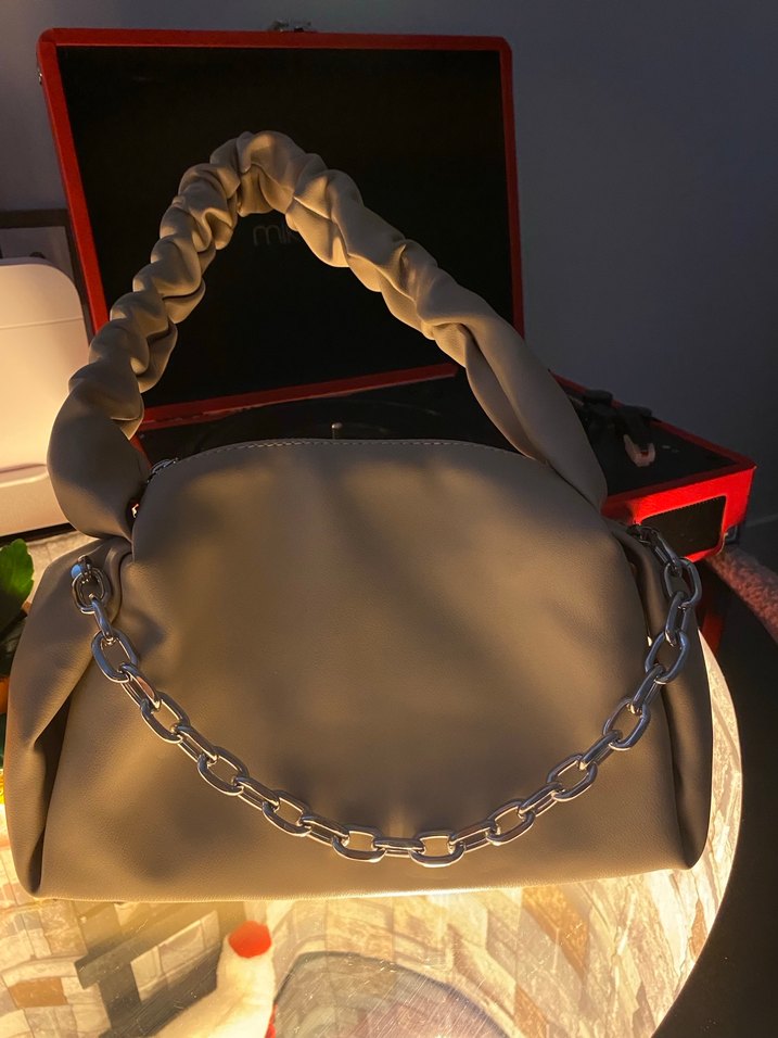 Az Kullanılmış Bej Zincir Detaylı Şık El Çantası - Görsel 4