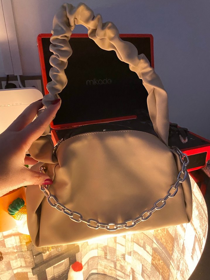 Az Kullanılmış Bej Zincir Detaylı Şık El Çantası - Görsel 2