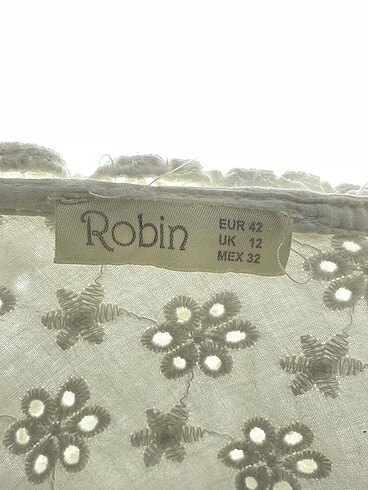 42 Beden beyaz Renk Robin Bluz %70 İndirimli.